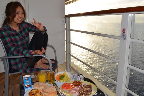 クルーズ船での朝食